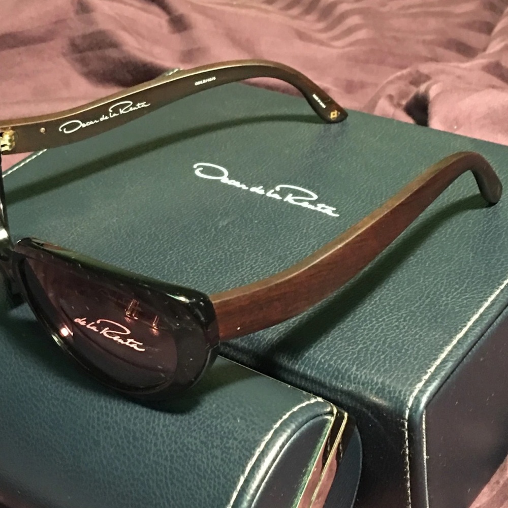 Oscar de la Renta black frame Dark Brown wood side Sunglasses - Picture 3 of 7